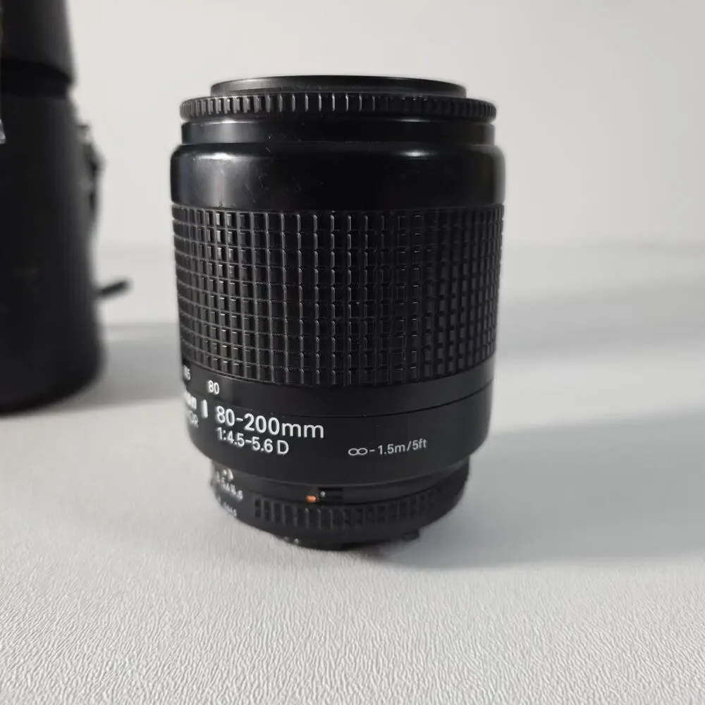 Nikon nikkor lens 80-200mm 1:4.5-5.6D AF With Case